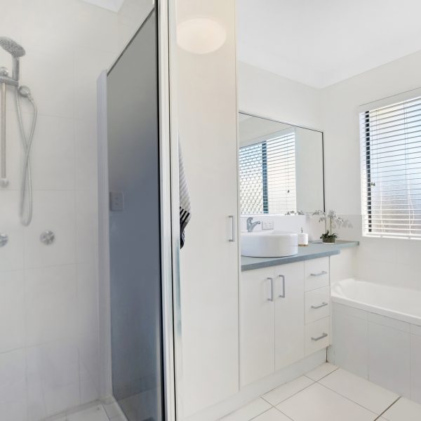 1/10 Ribbon Court, Glenella, QLD 4740 AUS