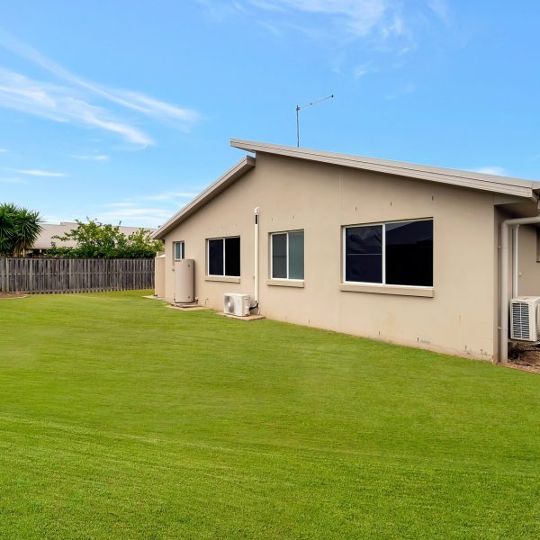 14 Miami Terrace, Blacks Beach, QLD 4740 AUS