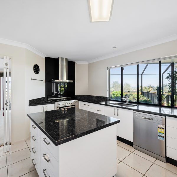 7 Rainbow Crescent, Blacks Beach, QLD 4740 AUS