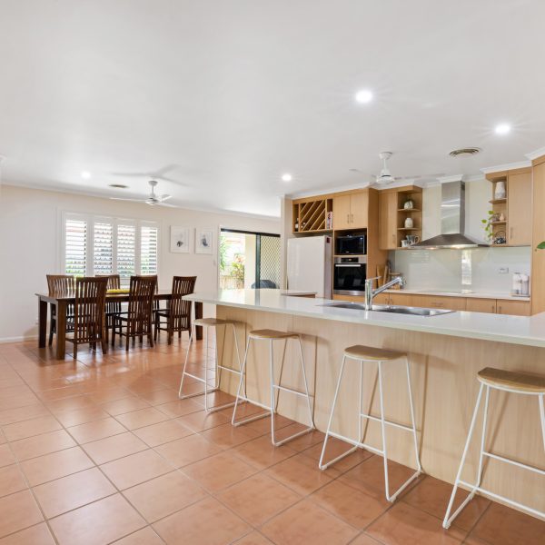 24 Vassallo Drive, Glenella, QLD 4740 AUS