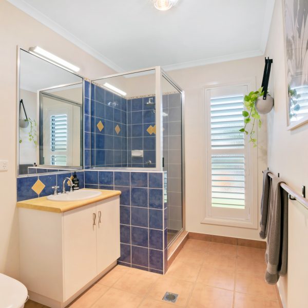 24 Vassallo Drive, Glenella, QLD 4740 AUS