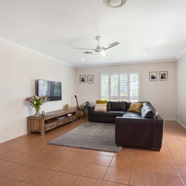 24 Vassallo Drive, Glenella, QLD 4740 AUS