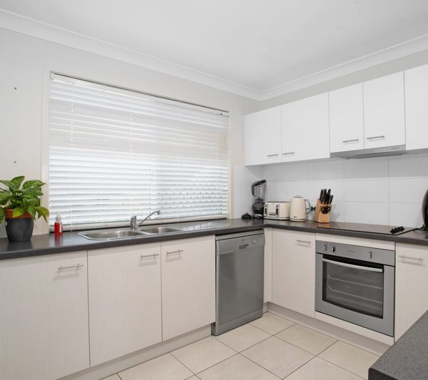 2 Halifax Place, Rural View, QLD 4740 AUS