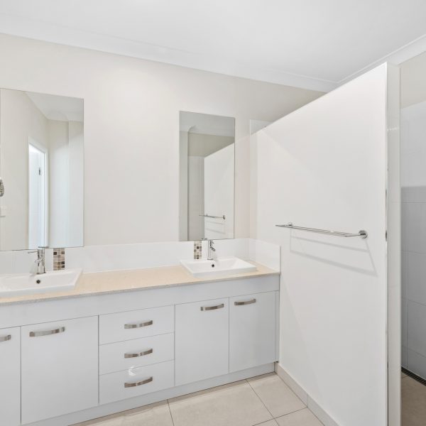 7 Regent Avenue, Richmond, QLD 4740 AUS