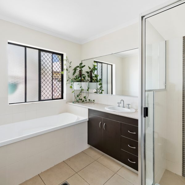 28 Companion Way, Bucasia, QLD 4750 AUS