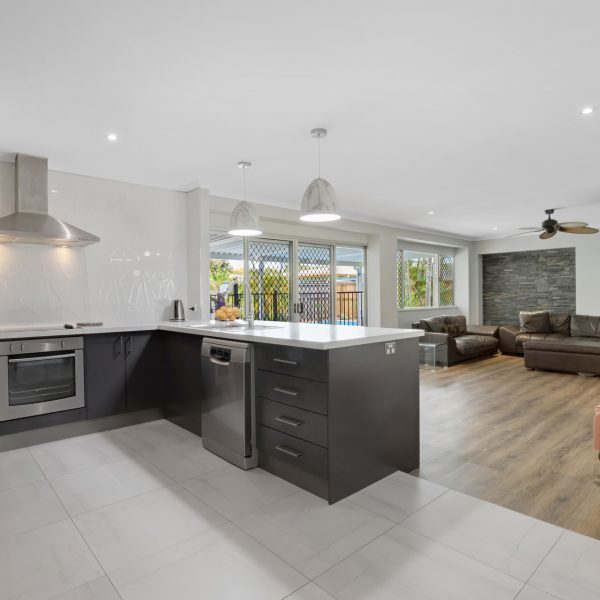 17 Nicklin Drive, Beaconsfield, QLD 4740 AUS