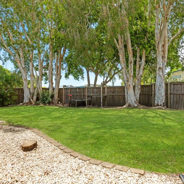 17 Nicklin Drive, Beaconsfield, QLD 4740 AUS
