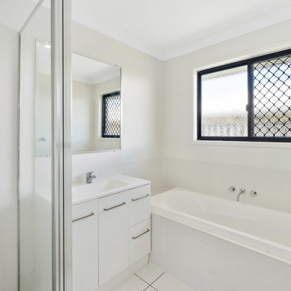 54 Commander Parade, Bucasia, QLD 4750 AUS