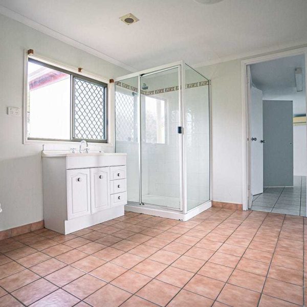 4 Ross Street, Mount Pleasant, QLD 4740 AUS