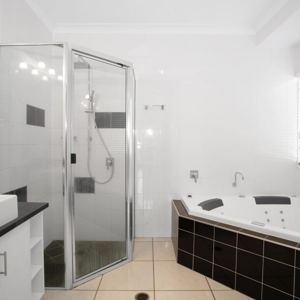 61 Victor Avenue, Glenella, QLD 4740 AUS