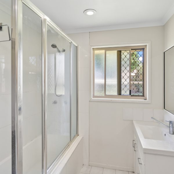 6 Barbat Court, Andergrove, QLD 4740 AUS