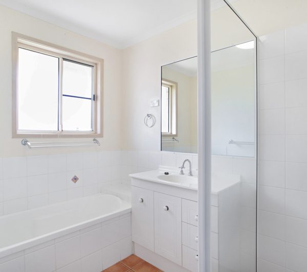 12 Lois Street, Mount Pleasant, QLD 4740 AUS