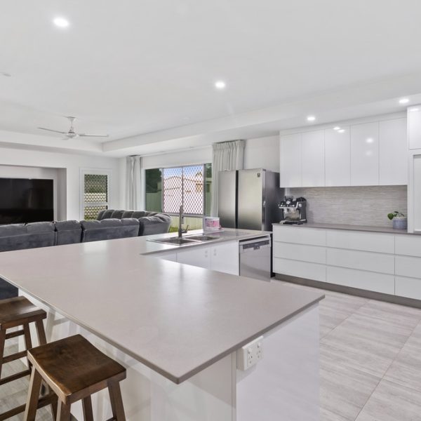 17 Midras Place, Bucasia, QLD 4750 AUS