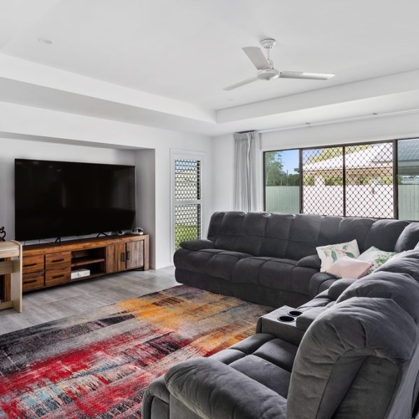 17 Midras Place, Bucasia, QLD 4750 AUS