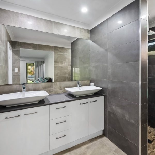 17 Midras Place, Bucasia, QLD 4750 AUS