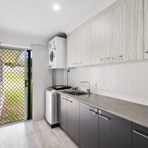 17 Midras Place, Bucasia, QLD 4750 AUS