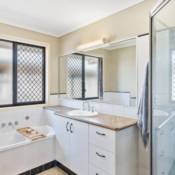 14 Culloden Place, Beaconsfield, QLD 4740 AUS