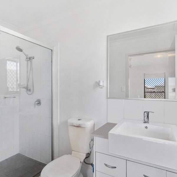 8 Somerset Drive, Andergrove, QLD 4740 AUS