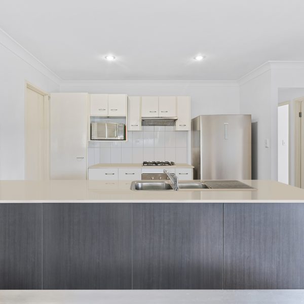 8 Somerset Drive, Andergrove, QLD 4740 AUS