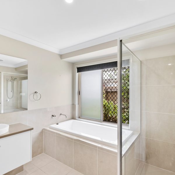 29 Makybe Diva Drive, Ooralea, QLD 4740 AUS