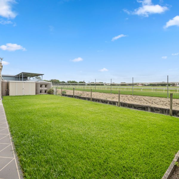 29 Makybe Diva Drive, Ooralea, QLD 4740 AUS