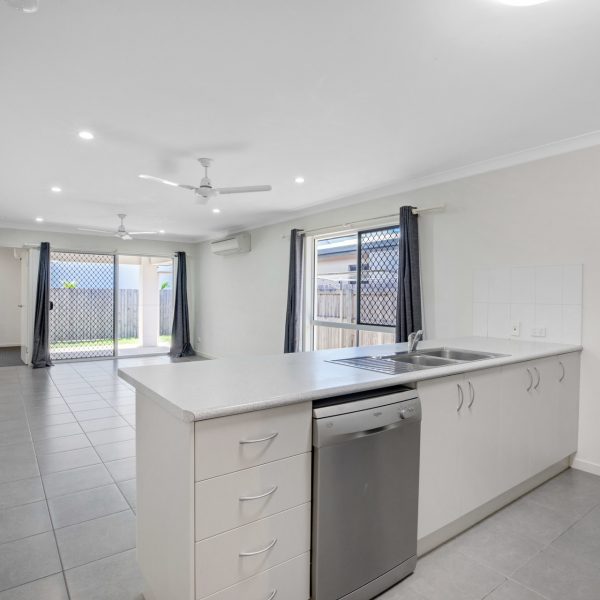 10/21 Sunita Drive, Andergrove, QLD 4740 AUS