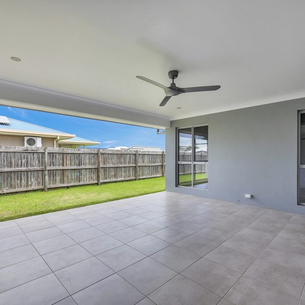 8 Flintwood Street, Rural View, QLD 4740 AUS