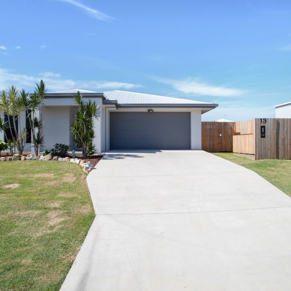 13 Excelsa Circuit, Rural View, QLD 4740 AUS