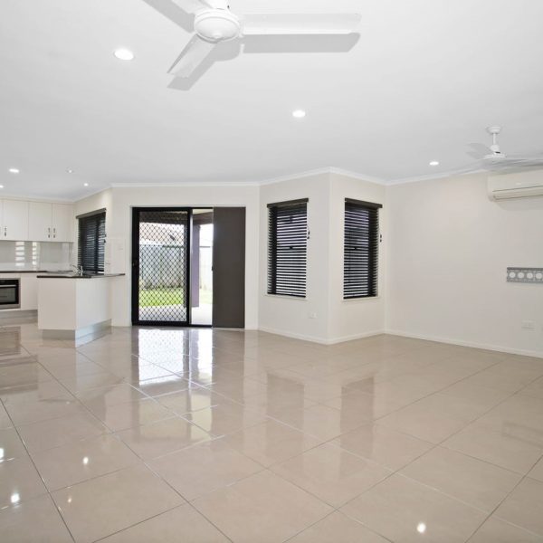 18 Salisbury Place, Ooralea, QLD 4740 AUS