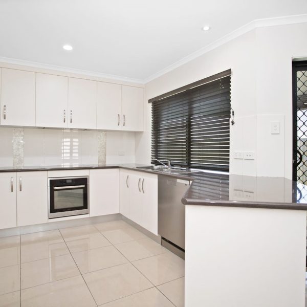 18 Salisbury Place, Ooralea, QLD 4740 AUS