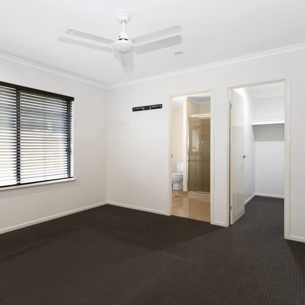 18 Salisbury Place, Ooralea, QLD 4740 AUS
