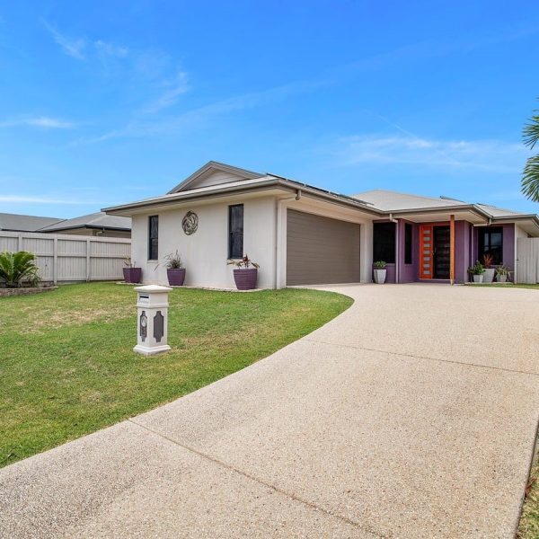 18 Salisbury Place, Ooralea, QLD 4740 AUS