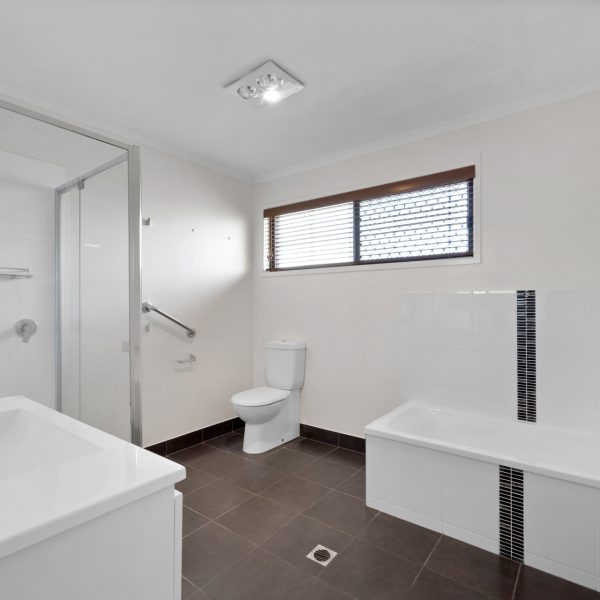 15 Barnfield Drive, Beaconsfield, QLD 4740 AUS