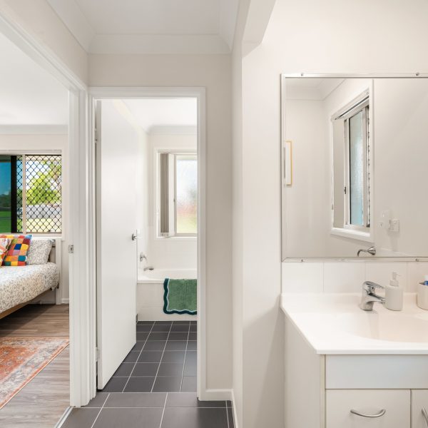4 Raylene Street, Mount Pleasant, QLD 4740 AUS