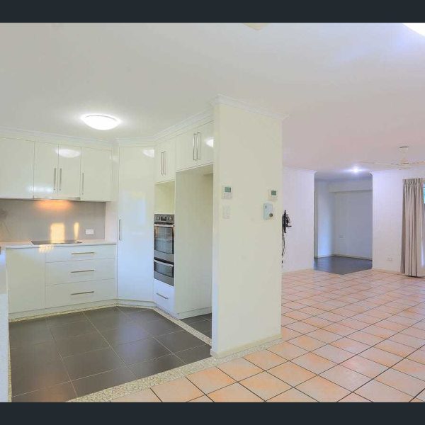 18 Bankswood Street, Beaconsfield, QLD 4740 AUS
