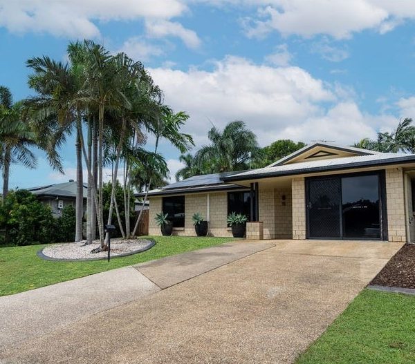 15 Botha Street, Blacks Beach, QLD 4740 AUS