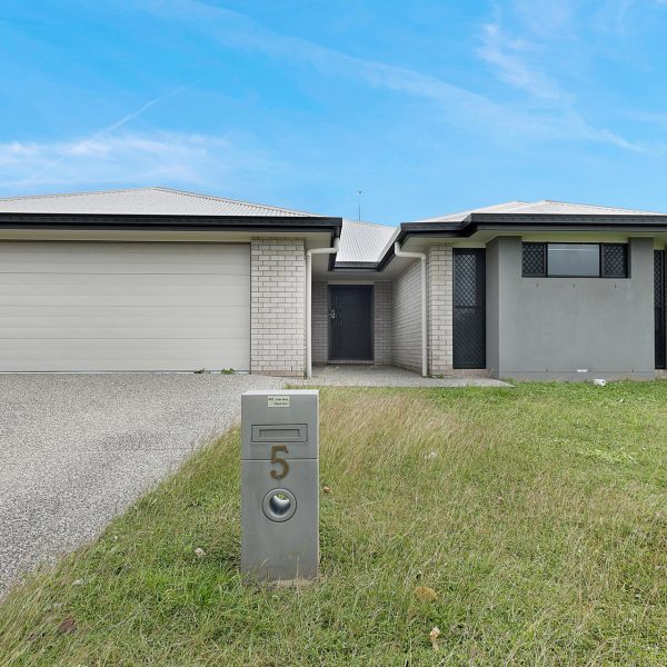 5 Devereux Street, Rural View, QLD 4740 AUS