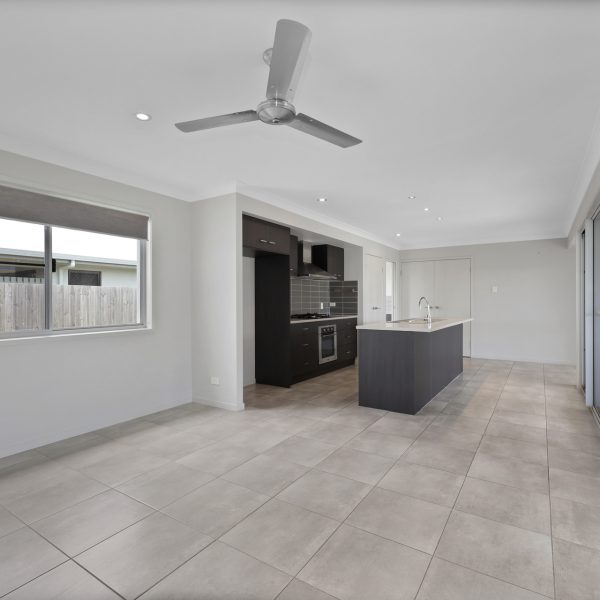 8 Flintwood Street, Rural View, QLD 4740 AUS