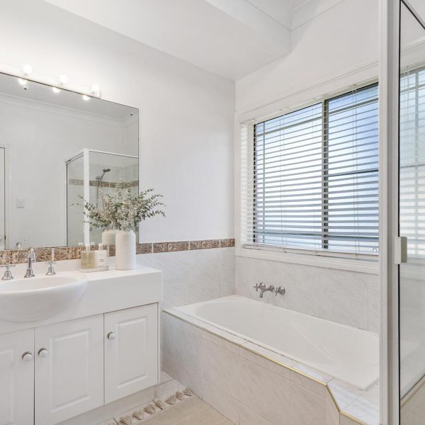 9 Ronnie Court, Rural View, QLD 4740 AUS