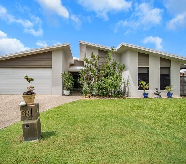 38 Gingham Street, Glenella, QLD 4740 AUS