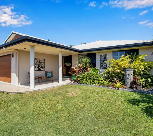 11 Spinks Court, Eimeo, QLD 4740 AUS