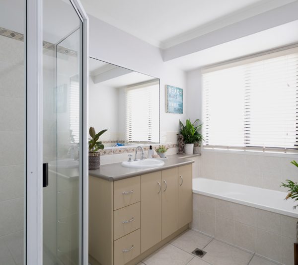 11 Spinks Court, Eimeo, QLD 4740 AUS