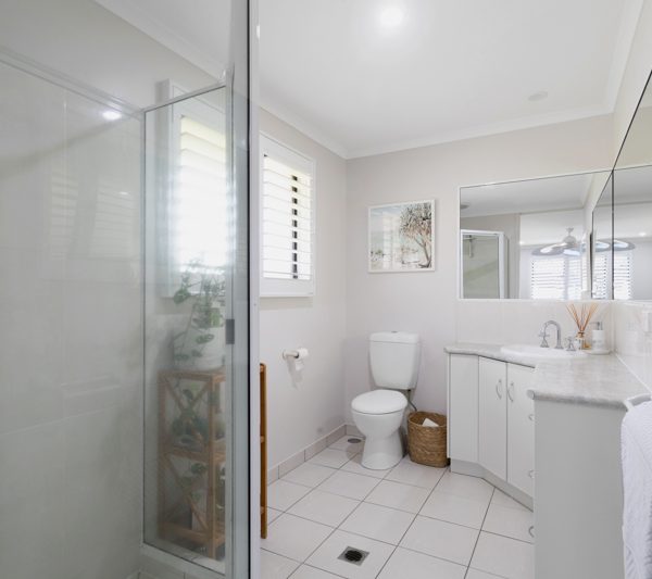 11 Spinks Court, Eimeo, QLD 4740 AUS