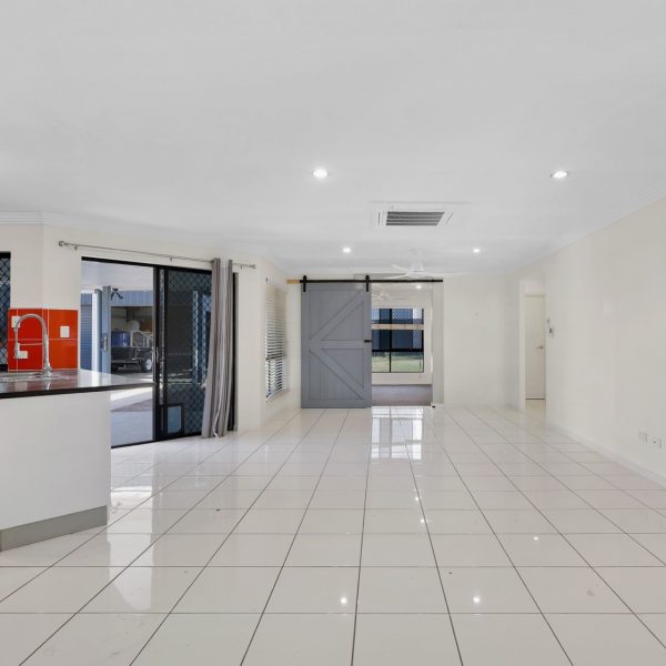 15 Jasmine Drive, Blacks Beach, QLD 4740 AUS