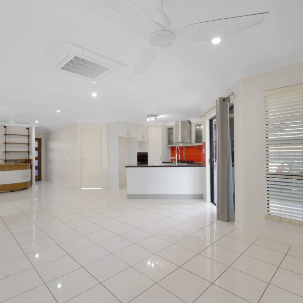 15 Jasmine Drive, Blacks Beach, QLD 4740 AUS