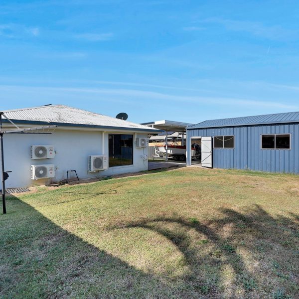 15 Jasmine Drive, Blacks Beach, QLD 4740 AUS