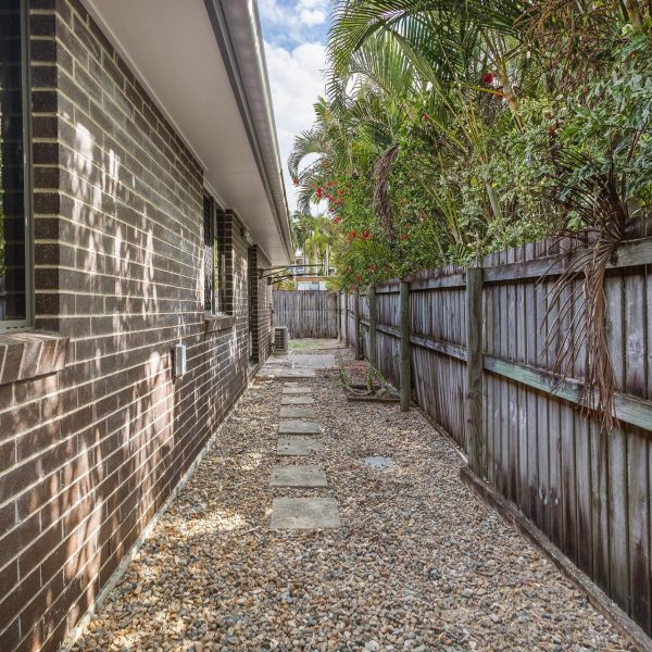 2/18 Danastas Avenue, Eimeo, QLD 4740 AUS