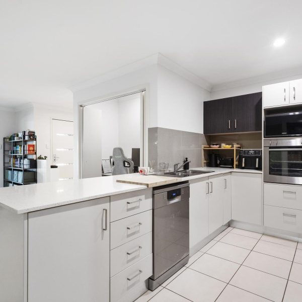 2/18 Danastas Avenue, Eimeo, QLD 4740 AUS