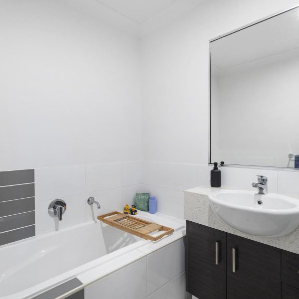 2/18 Danastas Avenue, Eimeo, QLD 4740 AUS