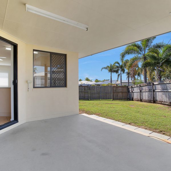 9 Dustwill Street, Eimeo, QLD 4740 AUS